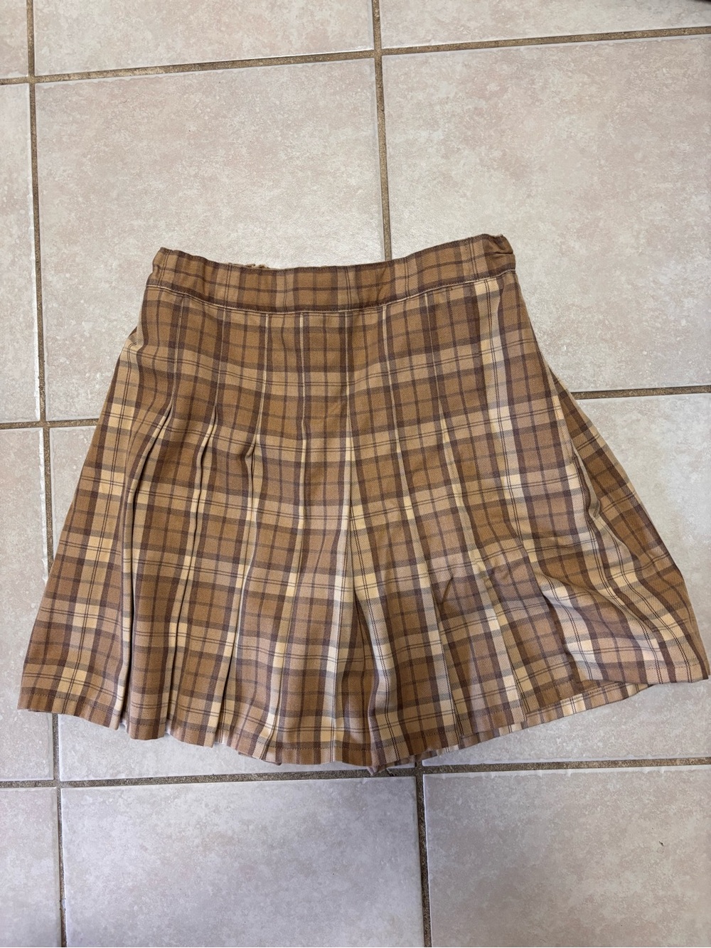 Uniqlo Tan and Brown Plaid Pleated Skort Shorts 150